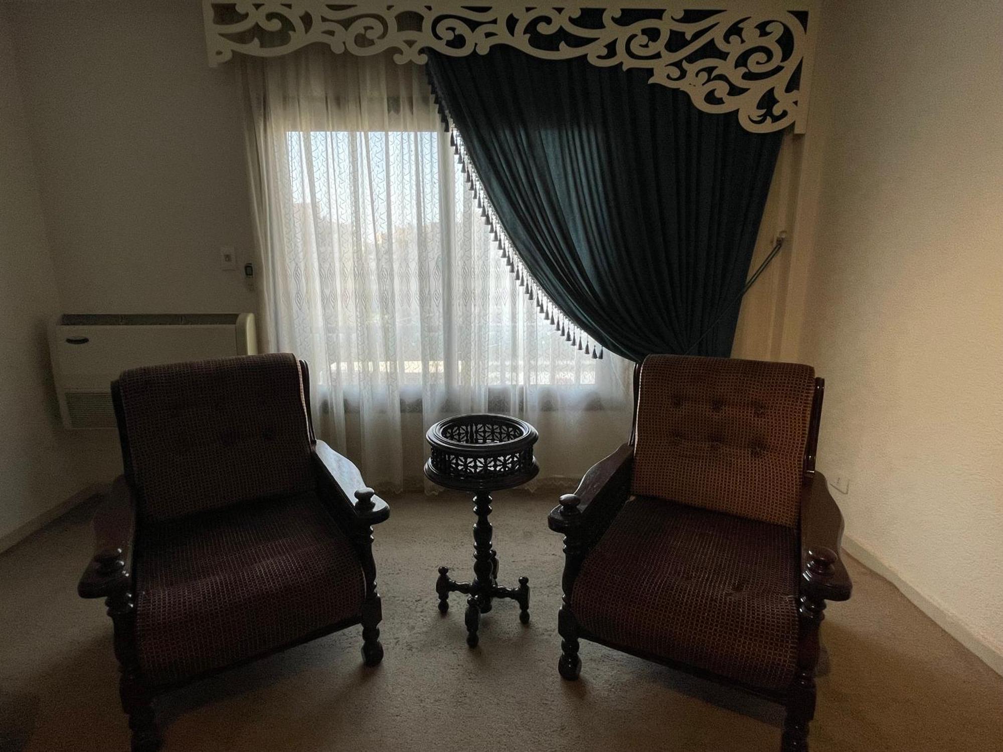 Cheerful Oasis: Fully Equipped In Rehab Apartment