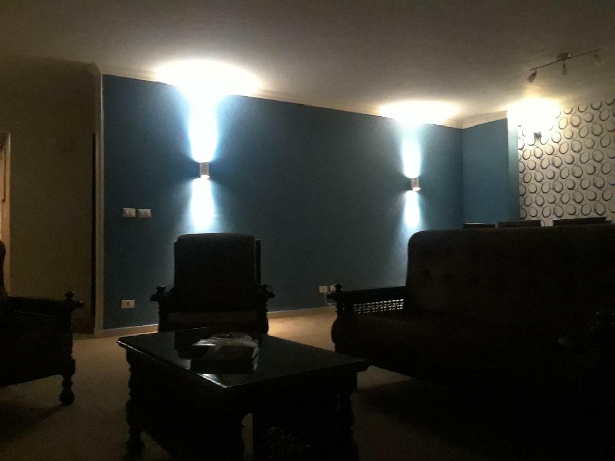 Cheerful Oasis: Fully Equipped In Rehab Apartment Cairo