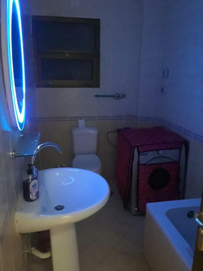 Cheerful Oasis: Fully Equipped In Rehab Apartment *