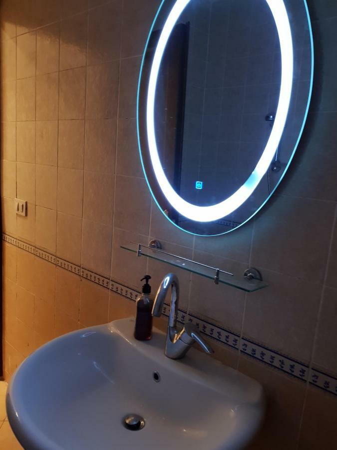 Cheerful Oasis: Fully Equipped In Rehab