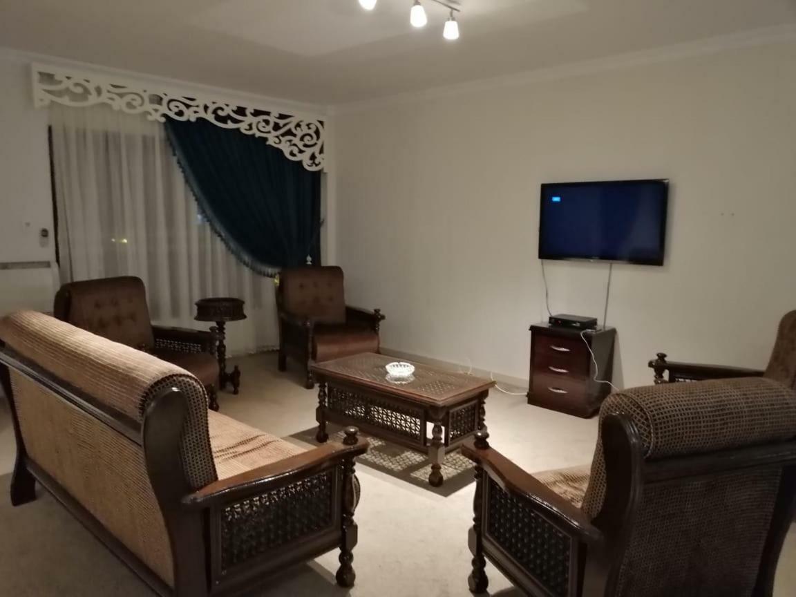 Cheerful Oasis: Fully Equipped In Rehab *